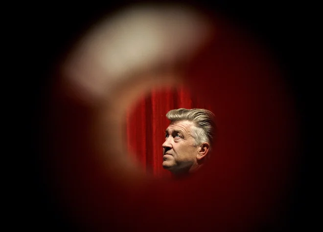 David Lynch je bil vsestranski ustvarjalec, posnel je več glasbenih albumov in bil avtor posameznih skladb za svoje filme, nikoli se ni odrekel niti slikarstvu oziroma vizualni umetnosti. FOTO: Hector Mata/AFP