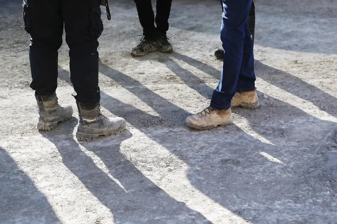 Po podatkih inšpektorata sektor za prednostno odzivanje obravnava približno 30 primerov – do zdaj so izdali 80 prekrškovnih ukrepov in 60 ureditvenih ukrepov. FOTO: Leon Vidic