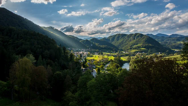 Rimske terme ležijo v neokrnjeni naravi, obdane s hribovjem. FOTO: Rimske terme