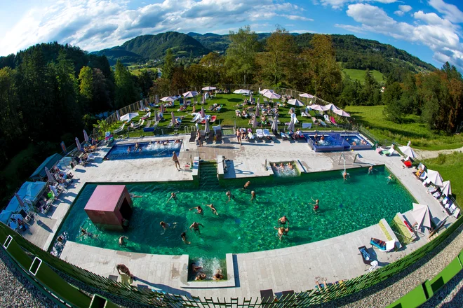 Zunanji bazen s čudovitim panoramskim razgledom. FOTO: Rimske terme