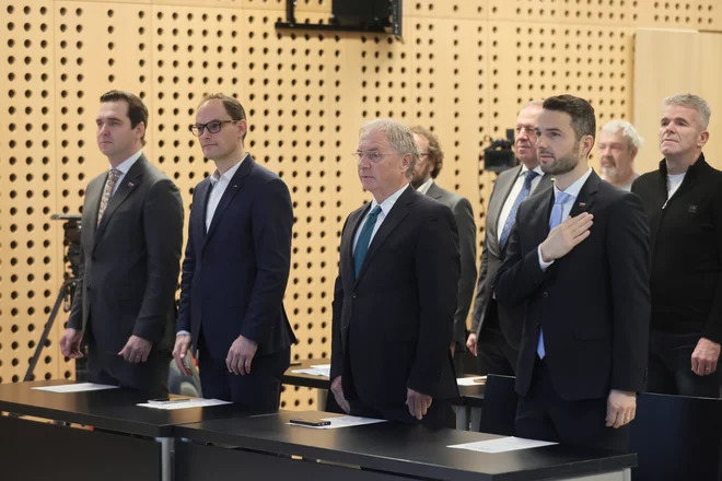 În politică, unul și unul nu fac niciodată doi   