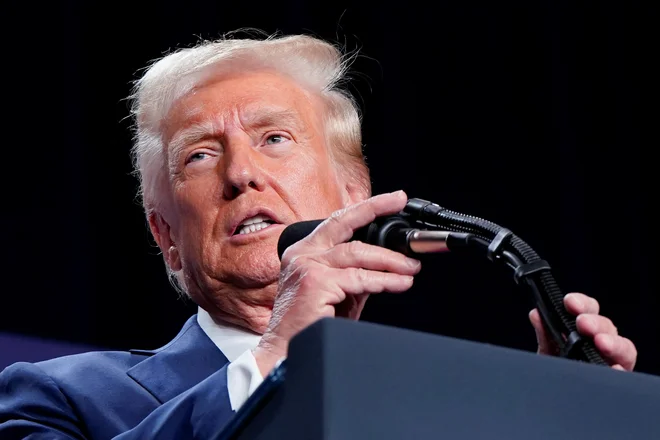 Sub ordinul lui Trump, oficiali și procurori care au investigat președintele au fost concediați   