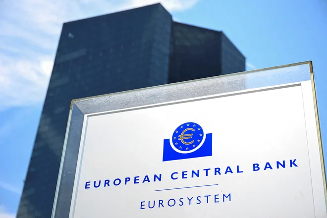 Odločanje bo tokrat potekalo brez aktivne slovenske udeležbe, saj namestnik guvernerja Primož Dolenc, ki po koncu mandata Boštjana Vasleta začasno vodi Banko Slovenije, v svetu ECB nima pravice glasovanja. FOTO: Jana Rodenbusch/Reuters