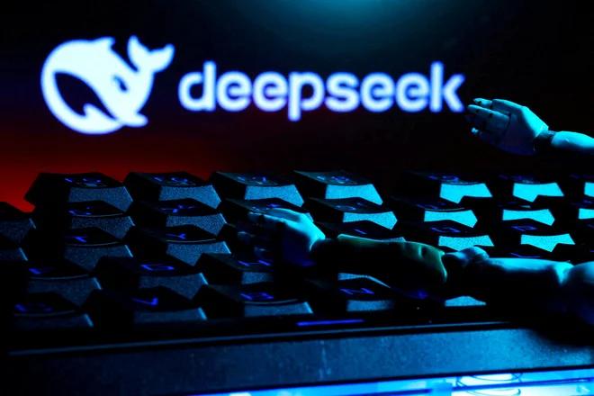 Aplikacija deepseek je kot tehnološki požar pokosila šampione Silicijeve doline. FOTO: Dado Ruvic/Reuters