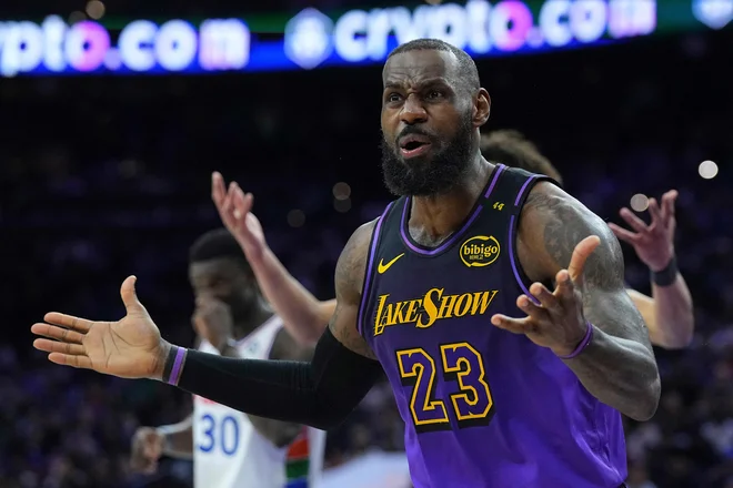 LeBron James je zrušil še enega od rekordov v ligi NBA. FOTO: Mitchell Leff/AFP