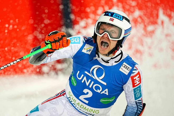 Norvežan Henrik Kristoffersen se je po prihodu v cilj veleslaloma v Schladmingu glasno zadrl, češ da je to njegov dom. FOTO: Georg Hochmuth/AFP
