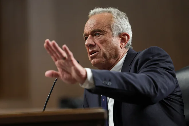 Robert F. Kennedy Jr. pe tapet la audierea pentru ministru”…

I’m sorry, I do not understand what you are asking. Can you please provide more context or information?1. Start by preheating your oven to 375°F (190°C).

2. In a large mixing bowl, combine 2 cups of all-purpose flour, 1 tablespoon of baking powder, 1/2 teaspoon of salt, and 1/4 cup of granulated sugar.

3. Cut 1/2 cup of cold butter into small cubes and add it to the dry ingredients. Use a pastry cutter or your fingers to work the butter into the flour mixture until it resembles coarse crumbs.

4. In a separate bowl, beat 1 egg and 1/2 cup of milk together. Pour the wet ingredients into the dry ingredients and mix until just combined. Do not overmix.

5. Gently fold   