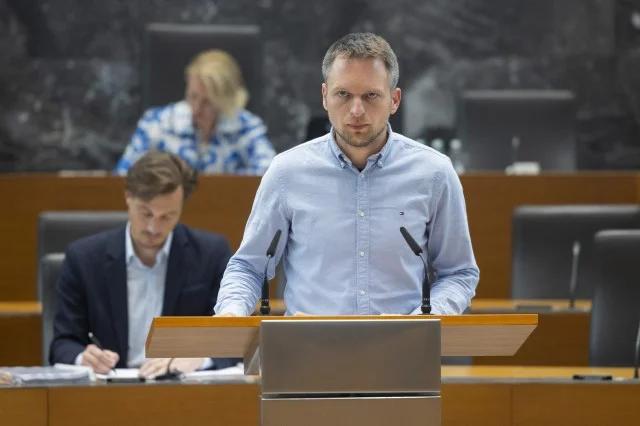 Deputatul Libertății Tine Novak către Anže Logar   