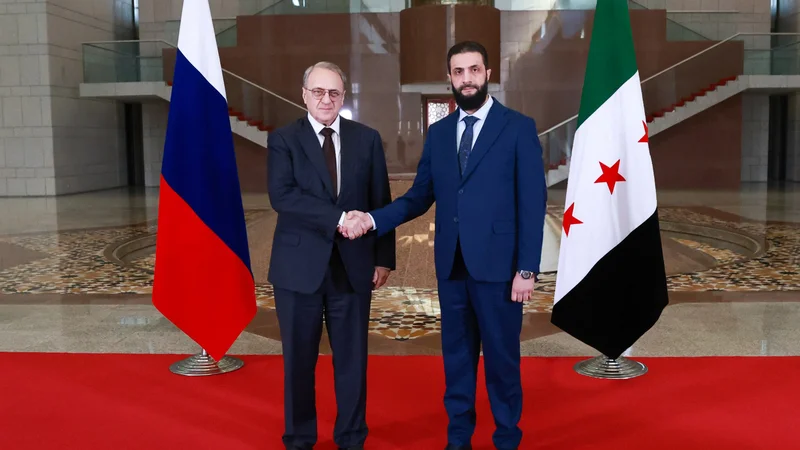 Namestnika ruskega zunanjega ministra Mihaila Bogdanova je sprejel začasni sirski voditelj Ahmed al Šara. FOTO: AFP