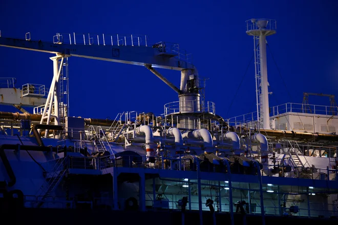Ameriška industrija je prepričana, da ima več kot dovolj prostih zmogljivosti, da bi iz evropske mešanice energetskih virov izpodrinila ruski utekočinjeni zemeljski plin. FOTO: Annegret Hilse/Reuters