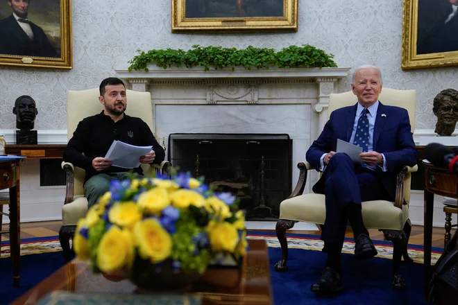 »Trump in njegova frakcija vidita vojno kot nepomembno in Ukrajince kot breme za ZDA, medtem ko je Bidnova administracija podpirala Kijev, a ne brez pragmatičnih kalkulacij,« je poudaril Slavoj Žižek. FOTO: Elizabeth Frantz/Reuters