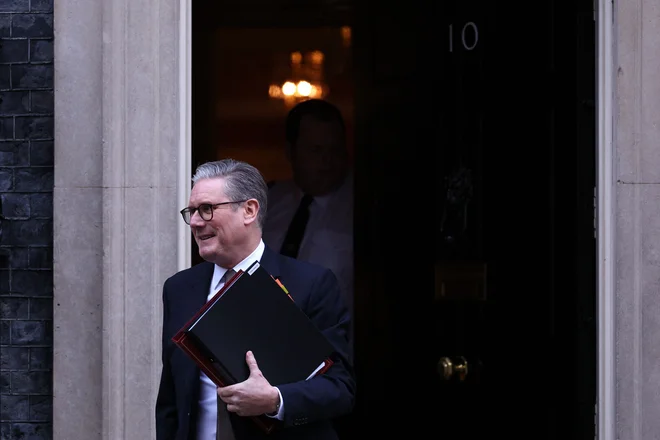 Starmer poudarja, da so mali modularni reaktorji (SMR) ključni za energetsko neodvisnost in gospodarsko rast Velike Britanije. FOTO: Adrian Dennis/AFP