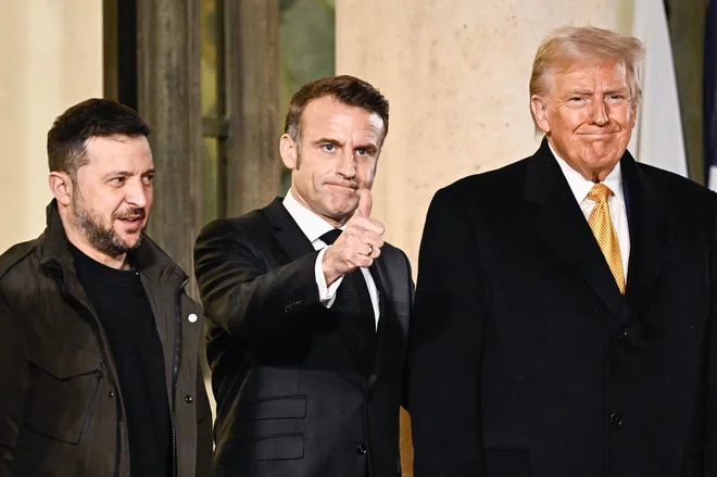 »Naša dolžnost je zagotoviti, da se vse vrne, če je mogoče, čim prej, in to diplomatsko,« je dejal Zelenski. FOTO: Julien De Rosa/AFP