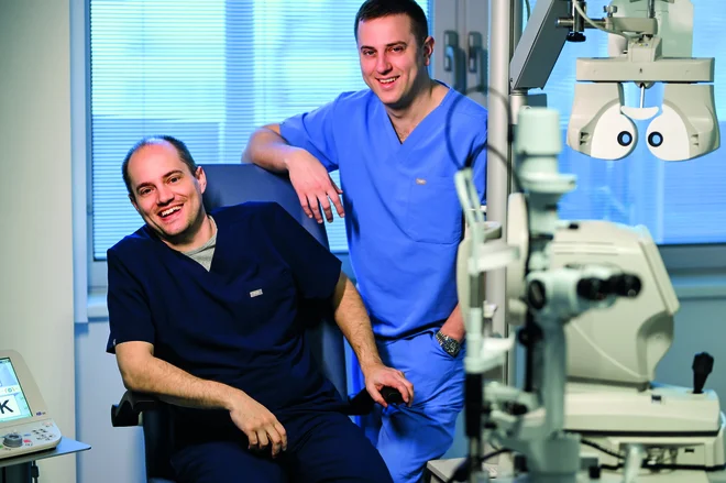 Na Kliniki Svjetlost deluje ekipa 200 zaposlenih in mladih strokovnjakov, ki uživajo pri svojem delu, kot sta dr. Ivan in dr. Krešimir Gabrić. FOTO: Klinika Svjetlost