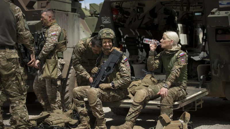 Pripadniki Slovenske vojske imajo veliko izkušenj z mirovnimi operacijami, a že zdaj je jasno, da bo mirovna operacija v Ukrajini bistveno bolj kompleksna od vseh predhodnih. Foto Jure Eržen