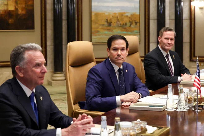ZDA na srečanju zastopajo zunanji minister Marco Rubio, posebni odposlanec Steve Witkoff in svetovalec za nacionalno varnost Michael Waltz. FOTO: Evelyn Hockstein/AFP