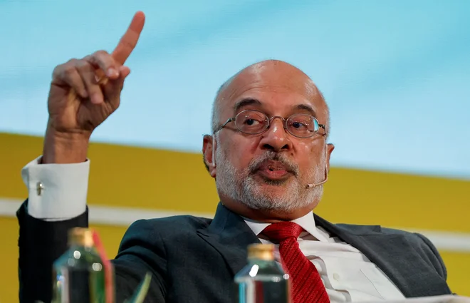 Piyush Gupta je pojasnil, da bo zmanjšanje zaposlenih postopno, z odhajanjem zaposlenih in iztečenimi pogodbami, ki jih ne bodo podaljšali, medtem ko stalna delovna mesta ne bodo prizadeta. FOTO: Francis Mascarenhas/Reuters