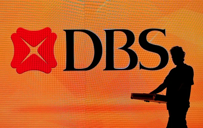DBS namerava ustvariti tisoč novih delovnih mest, povezanih z UI, vključno z razvojem modelov, analizo podatkov in digitalno transformacijo. FOTO: Danish Siddiqui/Reuters