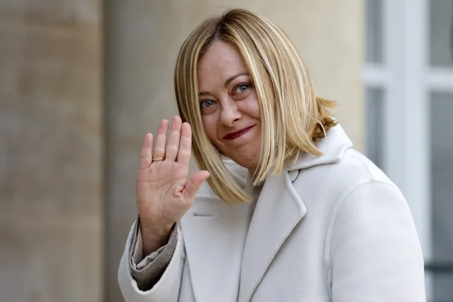 Ničkoliko v začetku protisistemskih političnih sil se ustoliči z atlanticizmom – Giorgia Meloni je izdelala z odliko. FOTO: Ludovic Marin/AFP