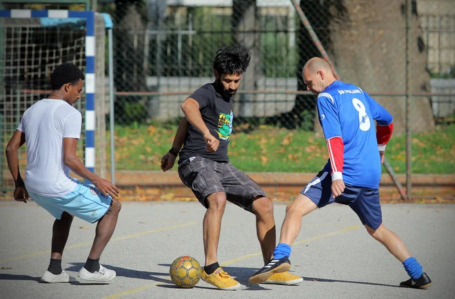 Braniti in spodbujati moramo nemoten razvoj slovenščine ter obenem gostoljubno in dejavno pomagati drugim, da vstopijo v našo jezikovno skupnost. FOTO: Jože Suhadolnik