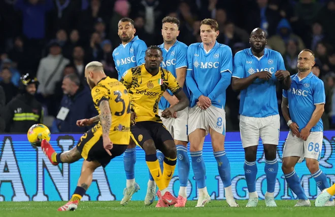 In Serie A Status quo, Napoli got to the point in the derby