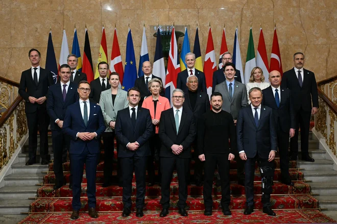 Britanski premier je v London poleg Zelenskega povabil še voditelje Češke, Danske, Finske, Italije, Kanade, Nizozemske, Norveške, Poljske, Romunije, Španije, Švedske, generalnega sekretarja Nata, predsednico evropske komisije in predsednika evropskega sveta ter zunanjega ministra Turčije. FOTO: Justin Tallis/Reuters