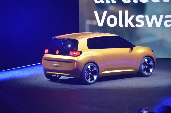 ID.1 je še prototip, a zelo verno kaže, kako bo izgledal najmanjši električni model Volkswagna. 

FOTO: Gašper Boncelj