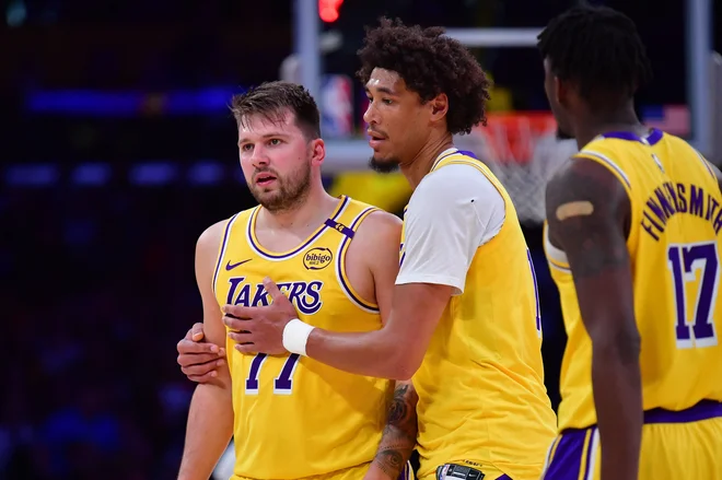 Dončić se ni ustrašil dvobojev z agresivnimi igralci New Yorka, bolj se je razburjal nad sodniki. FOTO: Gary A. Vasquez/Reuters