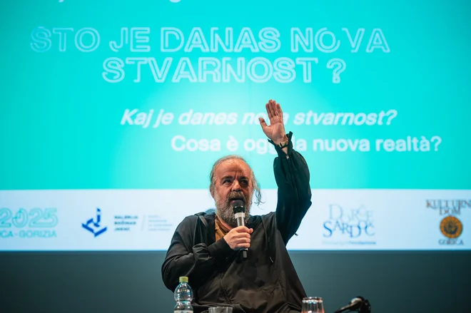 Miljenko Jergović: Oktobrska revolucija je prezrla bolečino in povzdignila običajnega človeka do razsežnosti pošasti. Da bi le bolečina prenehala. FOTO: Jernej Humar/GO!2025
