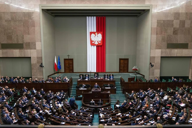 Poljska, v strahu pred Rusijo, na vojaško usposabljanje kliče vse odrasle moške. FOTO: Wojtek Radwanski/AFP