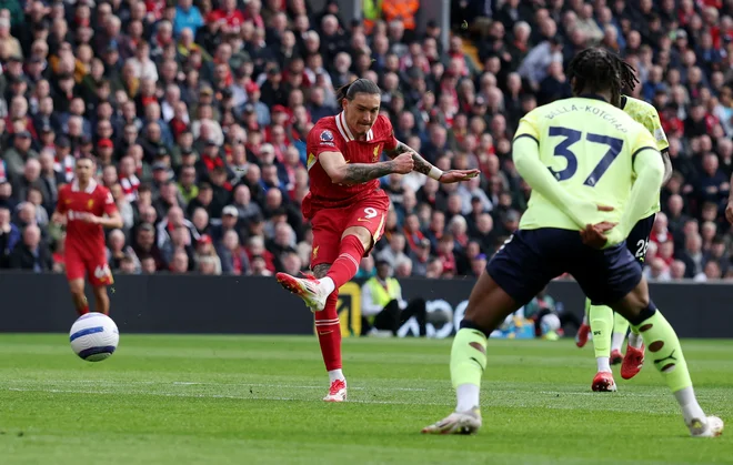 Darwin Nuñez je zrežiral Liverpoolov zasuk. FOTO: Phil Noble/Reuters