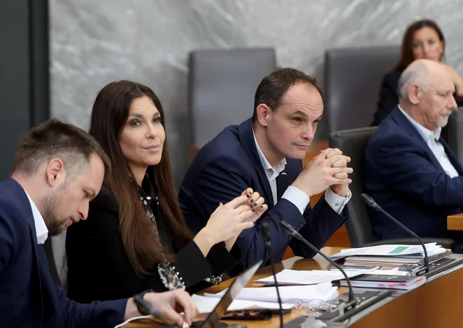 Demokrati Anžeta Logarja bi, če se, bi bile volitve jutri, uvrstili pred Levico in NSi. FOTO: Blaž Samec