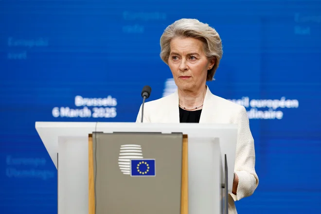 Kljub Donaldu Trumpu in njegovemu očitnemu delovanju v škodo EU Ursula von der Leyen še vedno vidi ZDA kot zaveznice. FOTO: Stephanie Lecocq/Reuters