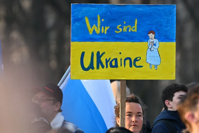 Demonstracije v podporo Ukrajini v Berlinu. FOTO: Ralf Hirschberger/AFP