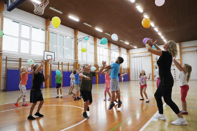 Prenovljeni koncept razširjenega programa že izvaja 144 osnovnih šol po državi. Vse bodo vključene leta 2028/2029. FOTO: Leon Vidic/Delo