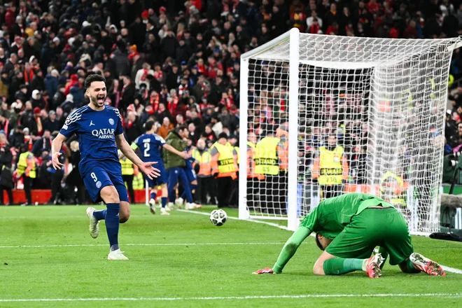 Parižani so se veselili zmage na Anfieldu. FOTO: Oli Scarff/AFP