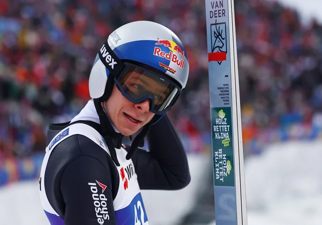 Andreas Wellinger si je na srednji skakalnici v Trondheimu priskakal naslov svetovnega podprvaka. FOTO: Kai Pfaffenbach/Reuters