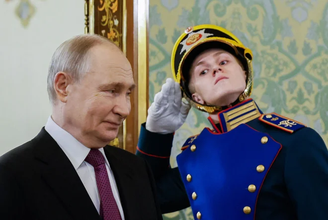 Vladimir Putin je stališča o prekinitvi ognja razkril na novinarski konferenci po srečanju z beloruskim kolegom Aleksandrom Lukašenkom. FOTO Maksim Šemetov/AFP