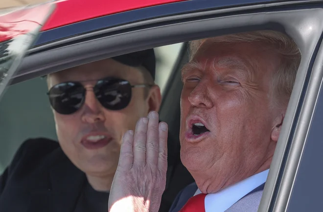 Donald Trump in Elon Musk. FOTO: Kevin Lamarque/Reuters