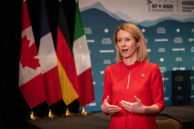 Visoka zunanjepolitična predstavnica EU Kaja Kallas je pripravila novo verzijo načrta, po katerem je letos predvidenih najmanj 20 milijard evrov pomoči. FOTO: Sebastien St-Jean/AFP