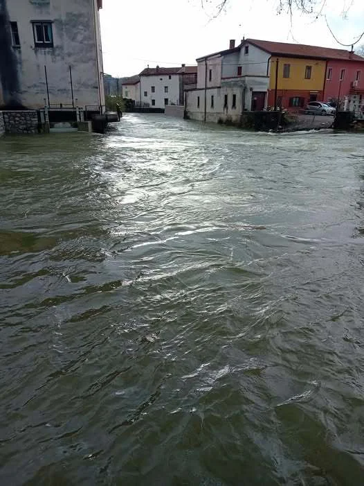Poplavljena Vipavska dolina. FOTO:Lojzka Furlan
