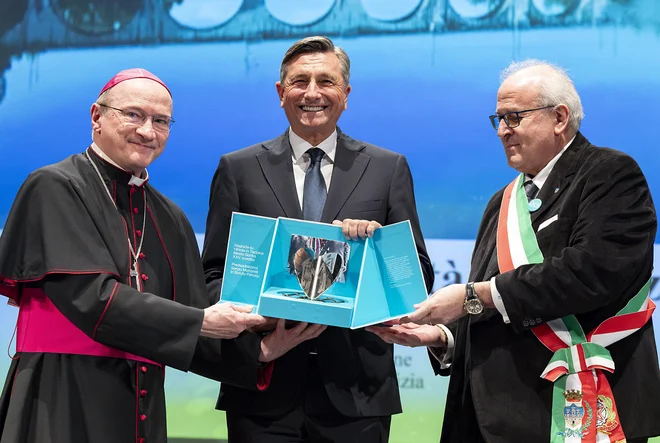 Nagrado, posvečeno mestnima zavetnikoma sv. Hilariju in Tacijanu, podeljujeta goriška občina in nadškofija. FOTO: Paolo Giandotti/Quirinale