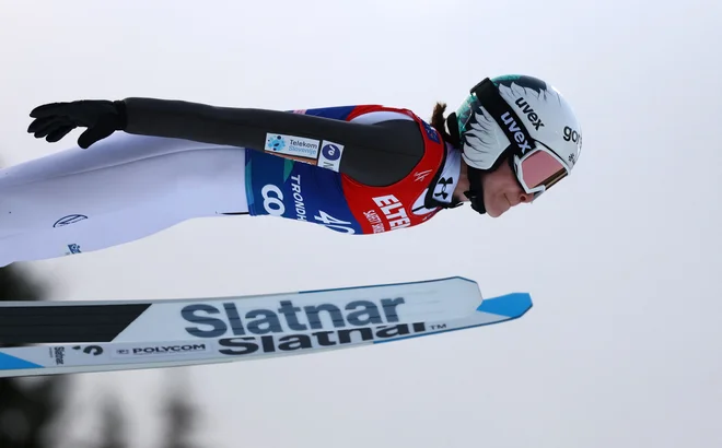 Nika Prevc je na Norveškem razred zase. FOTO: Kai Pfaffenbach/Reuters