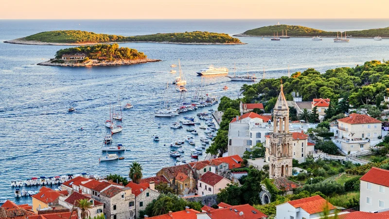 »Slovenski gostje nas imajo radi, z veseljem se vračajo k nam, vendar so to turisti, ki imajo radi kakovost in vrednost za svoj denar, ki ga z veseljem porabijo tudi na drugih destinacijah, in to veliko več kot pri nas,« sporočajo iz Hrvaške turistične skupnosti. Na fotografiji: Hvar FOTO: TZH