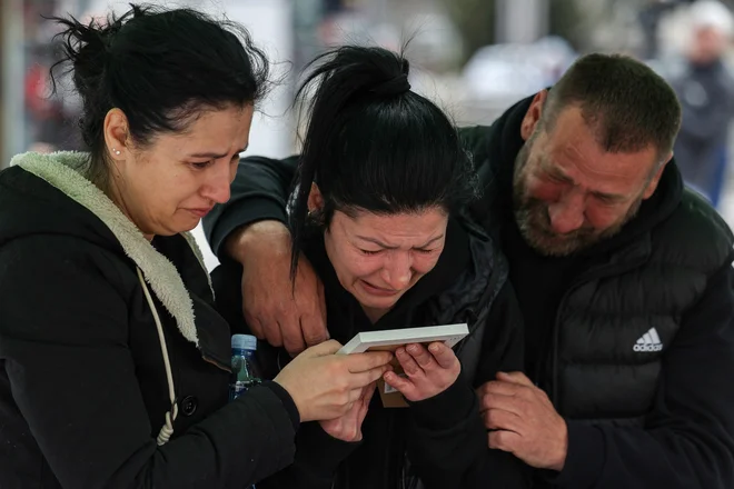 V Severni Makedoniji so razglasili sedemdnevno žalovanje. FOTO: Alexandros Avramidis/Reuters