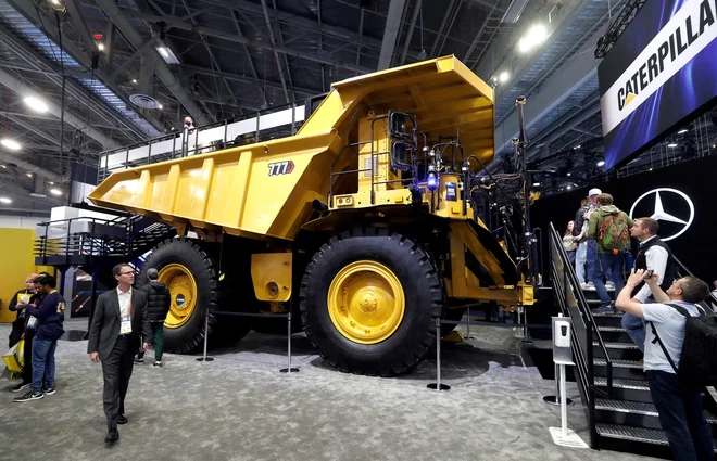 Caterpillar sodi med ključne industrijske delnice. Foto Steve Marcus/Reuters