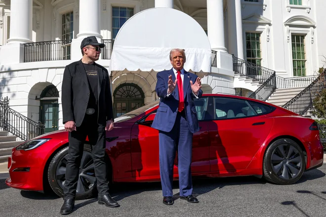 Avtomobil tesla je kupil tudi Donald Trump. FOTO: Kevin Lamarque/Reuters