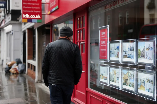 V največja mesta, kot je London, se zgrinjajo priseljenci, ki iščejo najemna stanovanja. Foto Mina Kim/Reuters
