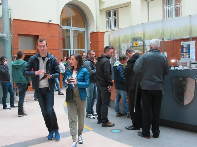 Na ministrstvu upajo, da bodo novi ukrepi skrajšali čakalne dobe na upravnih enotah. FOTO: Špela Kuralt