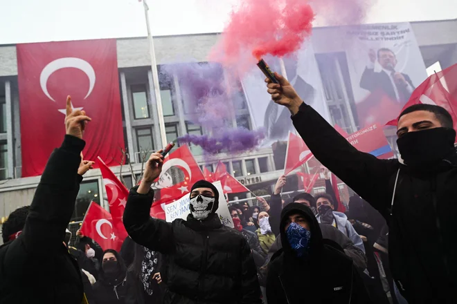 Brez izrecne podpore iz tujine turški opoziciji ne bo preostalo drugega, kot da poskuša pritiskati na oblast s protesti. FOTO:  Ozan Kose/Afp